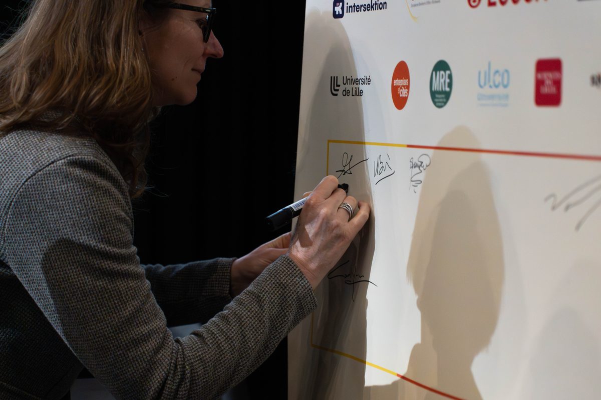 Signature de la charte partenariale